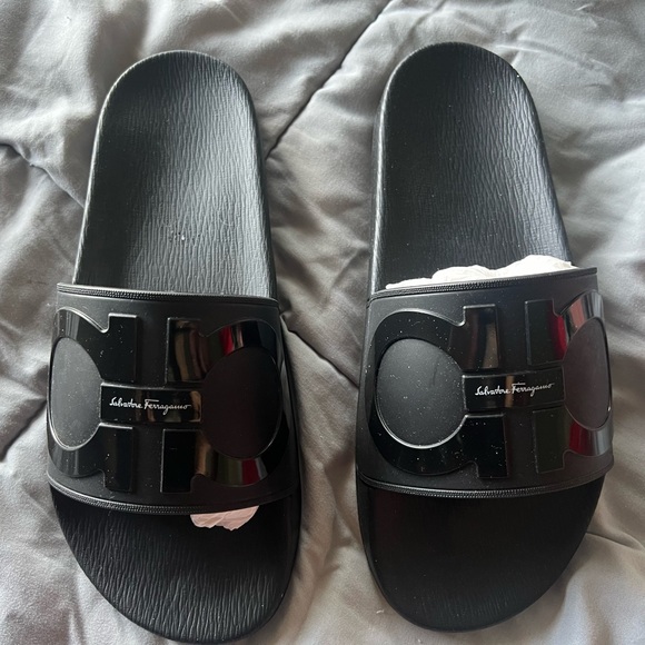 Salvatore Ferragamo Groove slides NWB size 7M - Picture 2 of 7